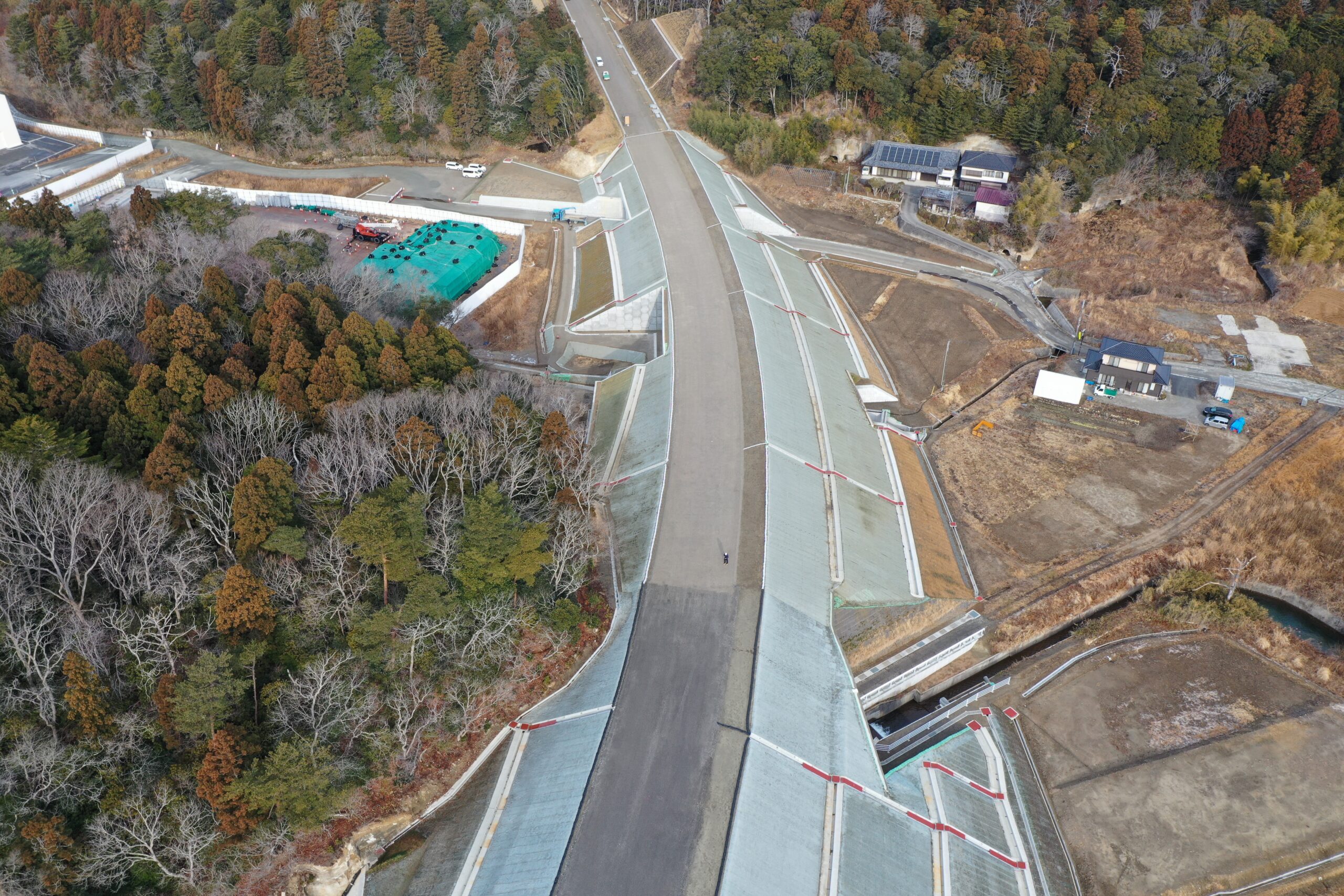 令和4年度完成　道路橋りょう整備(再複)工事(道路改良)